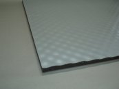 Kennovana valkoinen PU-pinta