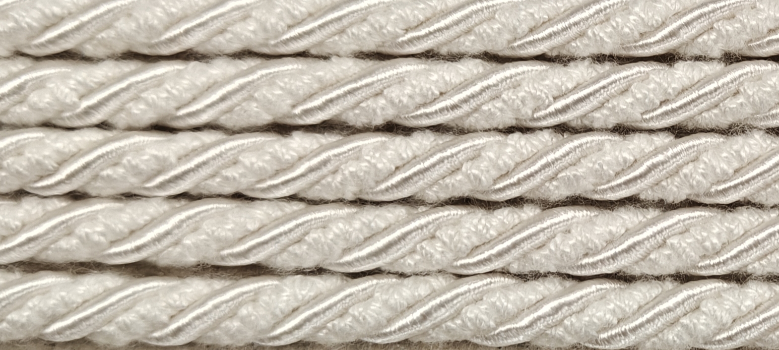 Huonekalunyöri perinteinen 5032 valkoinen