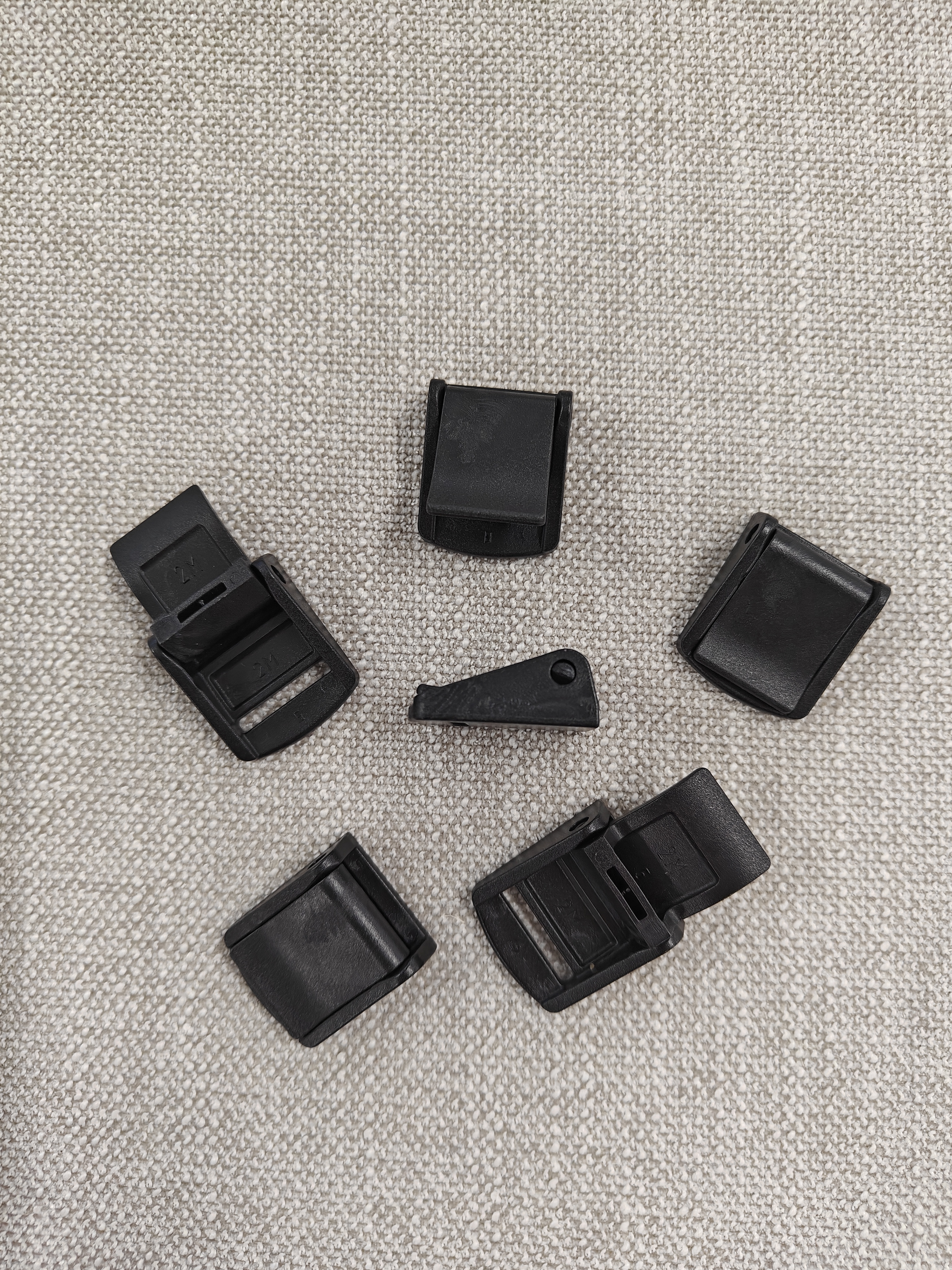 Läppälukko muovi musta 25mm